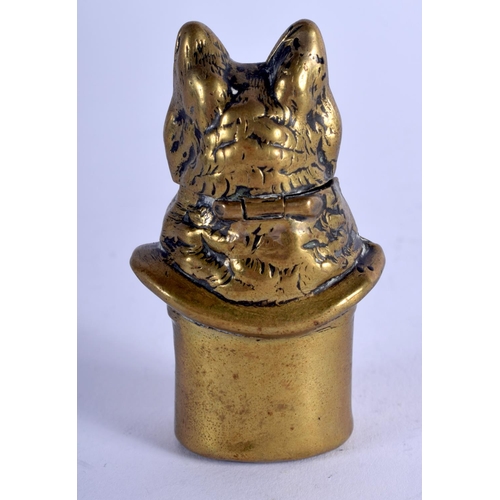 1292 - A VINTAGE BRASS CAT IN A HAT VESTA CASE. 5 cm x 3 cm.