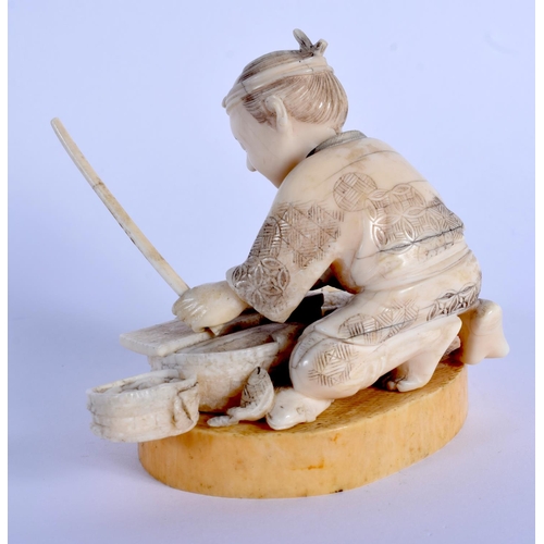 1521 - A 19TH CENTURY JAPANESE MEIJI PERIOD CARVED IVORY FIGURE OF A MALE modelled preparing fish. 8 cm x 9... 