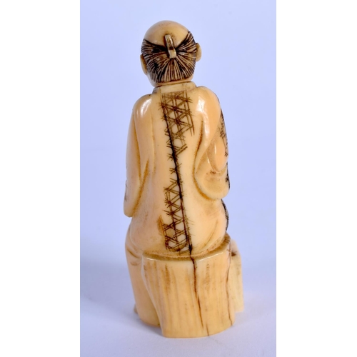 1542 - A 19TH CENTURY JAPANESE MEIJI PERIOD CARVED IVORY OKIMONO. 6 cm high.