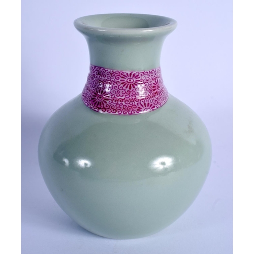 1550 - AN EARLY 20TH CENTURY CHINESE PORCELAIN CELADON VASE Late Qing, overlaid with pink ribbons. 11.5 cm ... 