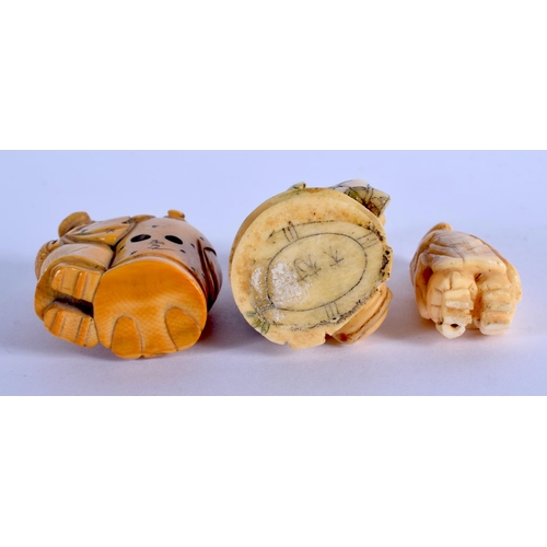 1553 - A 19TH CENTURY JAPANESE MEIJI PERIOD CARVED IVORY NETSUKE together with two others. Largest 5.5 cm x... 