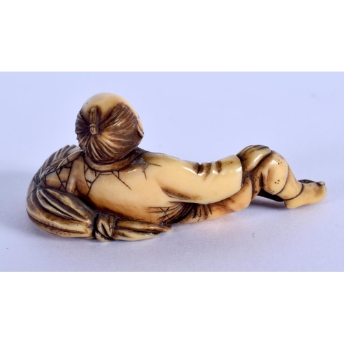 1558 - A 19TH CENTURY JAPANESE MEIJI PERIOD CARVED IVORY NETSUKE modelled as a male leaning upon a sack. 4.... 