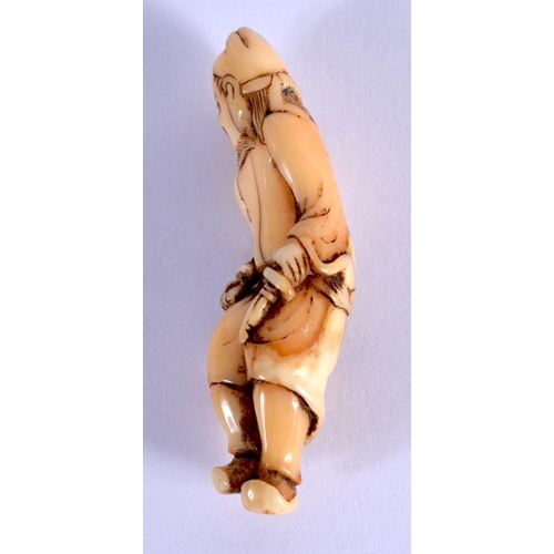 1563 - A LOVELY 18TH CENTURY JAPANESE MEIJI PERIOD CARVED IVORY NETSUKE modelled as a scowling male. 5 cm x... 