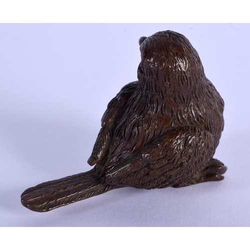 1597 - A JAPANESE BRONZE BIRD OKIMONO. 4.5 cm wide.