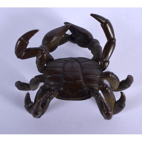 1599 - A JAPANESE BRONZE CRAB OKIMONO. 4.25 cm wide.