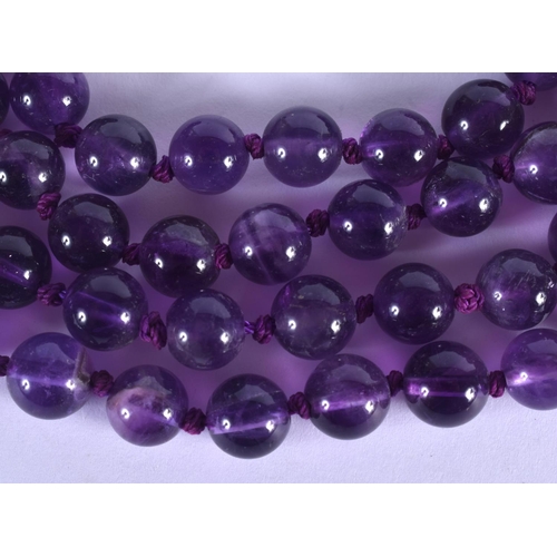 1600 - A CHINESE AMETHYST NECKLACE 20th Century. 66 cm long.