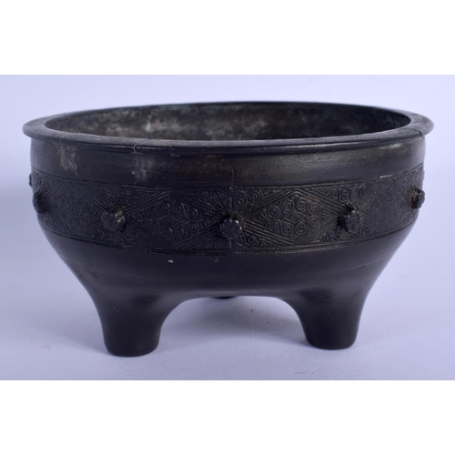 1606 - A RARE 17TH/18TH CENTURY CHINESE BRONZE CENSER Late Ming/Qing, decorated with roundels and floral mo... 