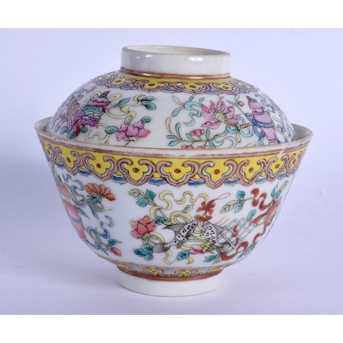 1607 - AN EARLY 20TH CENTURY CHINESE FAMILLE ROSE PORCELAIN BOWL AND COVER Guangxu, painted with fish and f... 