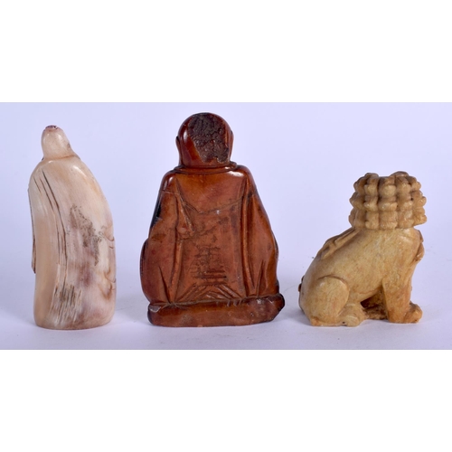 1622 - AN EARLY 20TH CENTURY CHINESE CARVED HORN SEAL together with two soapstone figures. Largest 8.5 cm x... 