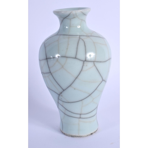 1694 - A CHINESE GE TYPE CRACKLED GLAZED STONE WARE VASE 20th Century. 15 cm high.