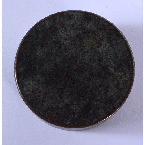 1721 - A CHINESE BRONZE BOX AND COVER 20th Century. 7 cm wide.