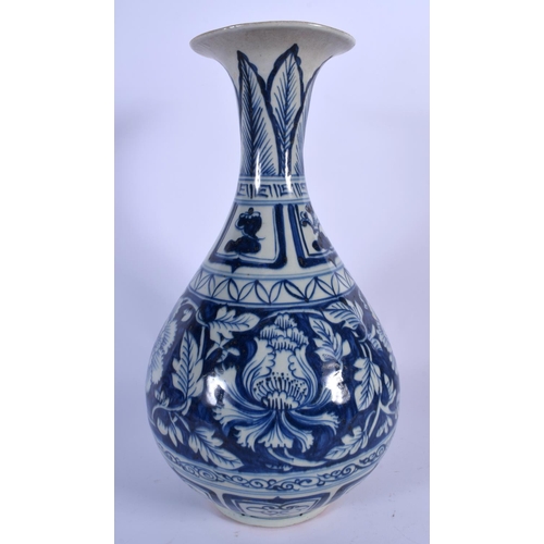 1732 - A LARGE CHINESE BLUE AND WHITE PORCELAIN VASE 20th Century, painted with foliage and vines. 35 cm x ... 