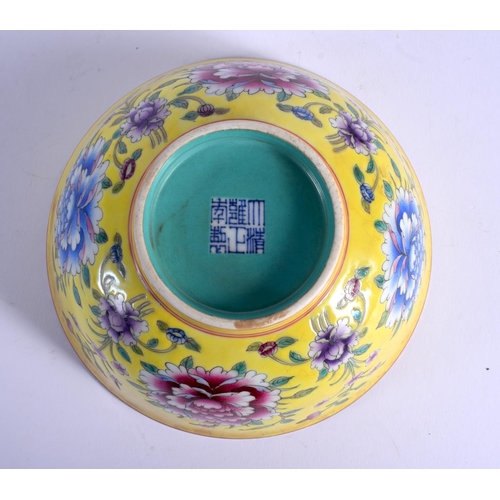 1787 - A CHINESE YELLOW GLAZED PORCELAIN BOWL 20th Century. 15 cm diameter.