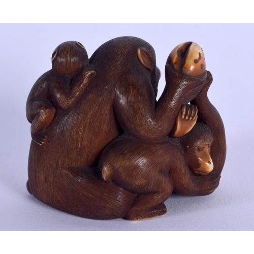 1809 - A 19TH CENTURY JAPANESE MEIJI PERIOD CARVED IVORY OKIMONO modelled as a monkey with is young. 4 cm x... 