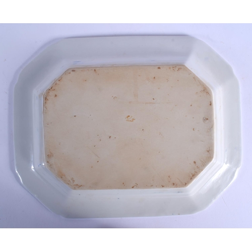 1840 - A CHINESE BLUE AND WHITE RECTANGULAR PORCELAIN DISH 20th Century. 27 cm x 21 cm.