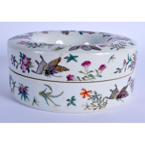 1895 - A CHINESE FAMILLE ROSE PORCELAIN CIRCULAR BOX AND COVER 20th Century, painted with flowers. 14 cm di... 