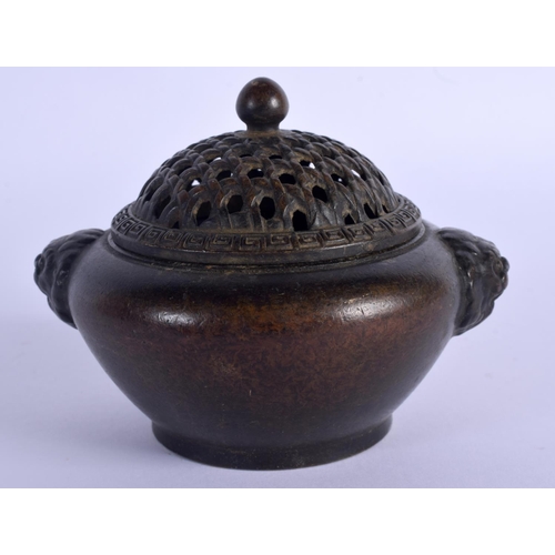 1900 - A CHINESE BRONZE CENSER AND COVER 20th Century. 11.5 cm wide.