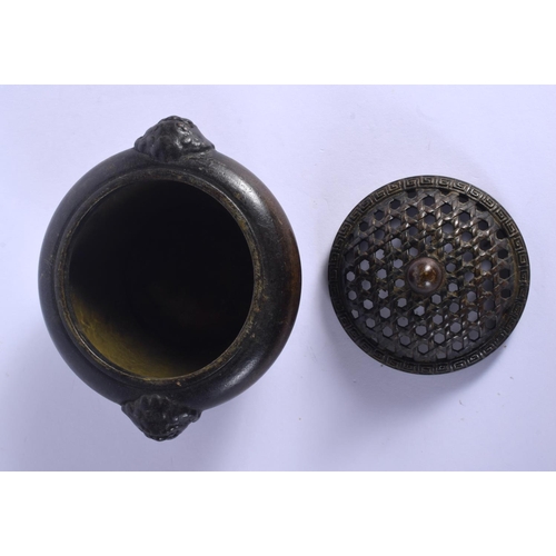 1900 - A CHINESE BRONZE CENSER AND COVER 20th Century. 11.5 cm wide.