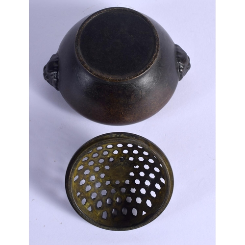 1900 - A CHINESE BRONZE CENSER AND COVER 20th Century. 11.5 cm wide.