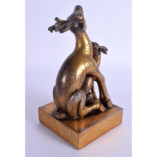 1913 - AN UNUSUAL CHINESE GILT BRONZE DOUBLE DEER SEAL 20th Century. 20 cm x 12 cm.