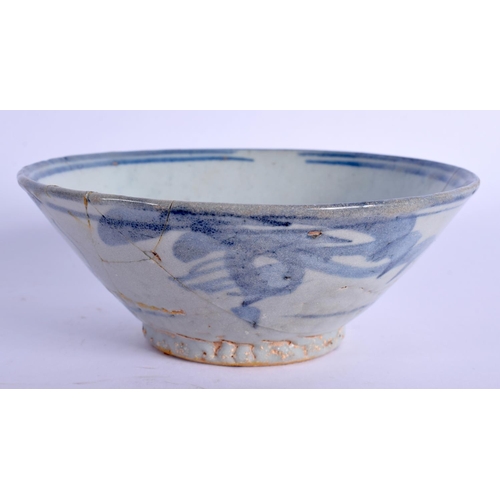 1923 - AN 18TH/19TH CENTURY CHINESE KOREAN BLUE AND WHITE BOWL painted with sprays. 11.5 cm diameter.