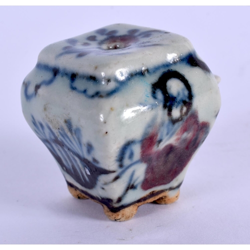 1976 - A SMALL EARLY 20TH CENTURY CHINESE BLUE AND WHITE WATER DROPPER Late Qing/Republic. 3.25 cm wide.