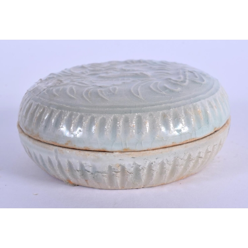 1979 - A 19TH CENTURY CHINESE SUNG STYLE BLUE GLAZED BOX AND COVER. 6.75 cm diameter.