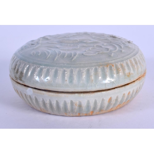 1979 - A 19TH CENTURY CHINESE SUNG STYLE BLUE GLAZED BOX AND COVER. 6.75 cm diameter.