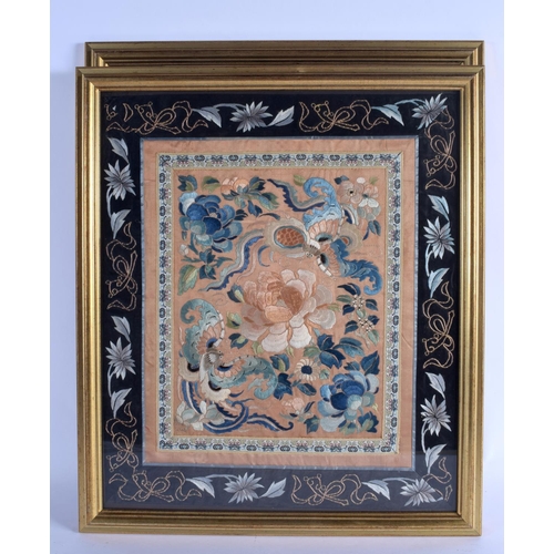 2014 - FIVE LATE 19TH CENTURY CHINESE SILK WORK EMBROIDERED FOLIATE PANELS Late Qing. Silk 45 cm x 37 cm. (... 