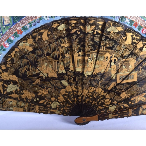 2022 - A 19TH CENTURY CHINESE EXPORT BLACK LACQUER FAN Late Qing, painted with figures within landscapes. 5... 