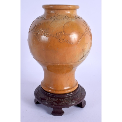 2085 - AN 18TH/19TH CENTURY CHINESE CARVED SOAPSTONE BALUSTER VASE Qianlong/Jiaqing, carved with trailing f... 