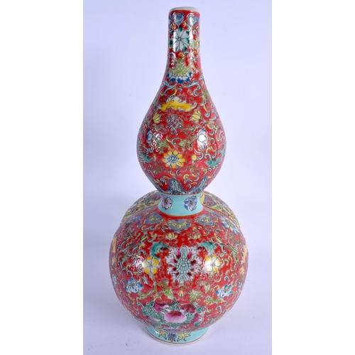 2101 - A CHINESE DUAL COLOUR FAMILLE ROSE PORCELAIN DOUBLE GOURD VASE 20th Century. 36 cm x 16 cm.