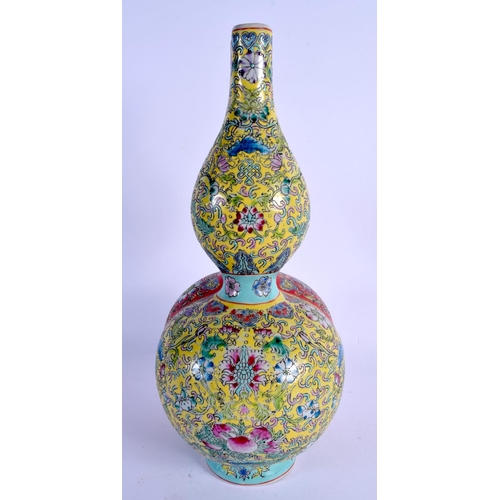 2101 - A CHINESE DUAL COLOUR FAMILLE ROSE PORCELAIN DOUBLE GOURD VASE 20th Century. 36 cm x 16 cm.