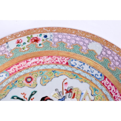 2113 - A PAIR OF EARLY 20TH CENTURY CHINESE FAMILLE ROSE PORCELAIN DISHES Late Qing/Republic, enamelled wit... 