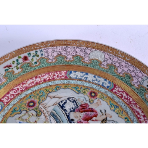 2113 - A PAIR OF EARLY 20TH CENTURY CHINESE FAMILLE ROSE PORCELAIN DISHES Late Qing/Republic, enamelled wit... 