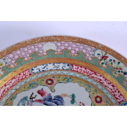 2113 - A PAIR OF EARLY 20TH CENTURY CHINESE FAMILLE ROSE PORCELAIN DISHES Late Qing/Republic, enamelled wit... 