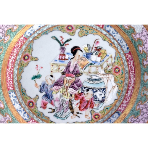 2113 - A PAIR OF EARLY 20TH CENTURY CHINESE FAMILLE ROSE PORCELAIN DISHES Late Qing/Republic, enamelled wit... 