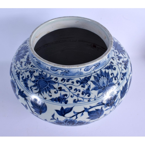 2119 - A LARGE CHINESE BLUE AND WHITE PORCELAIN MING STYLE JARLET possibly Mid Qing, painted with bold coba... 