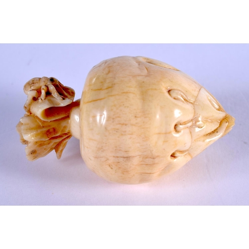 2133 - A CHINESE CARVED BONE SNUFF BOTTLE AND STOPPER 20th Century. 5.5 cm high.