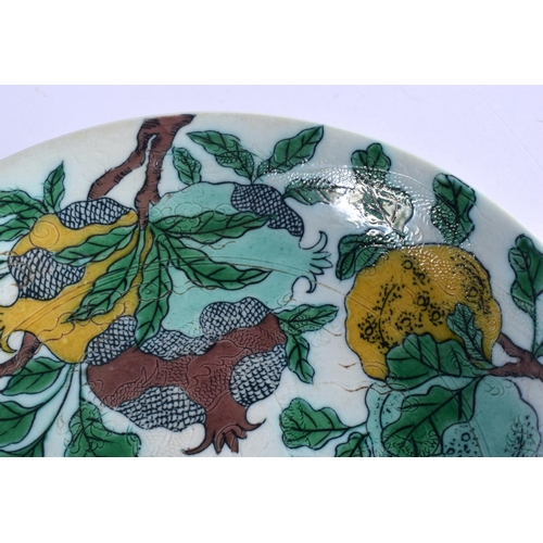 2170 - A LARGE 19TH CENTURY CHINESE EGG AND SPINACH SAUCER DISH bearing Kangxi marks to base, painted with ... 