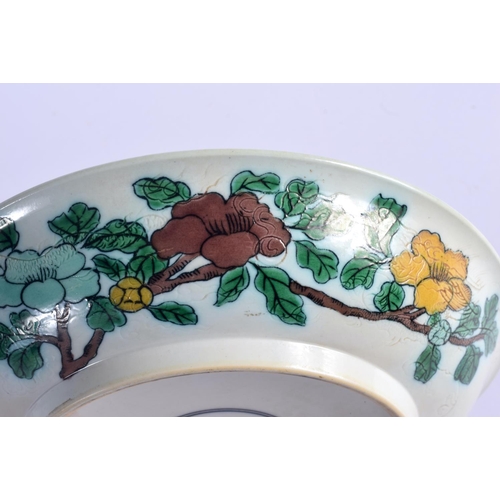 2170 - A LARGE 19TH CENTURY CHINESE EGG AND SPINACH SAUCER DISH bearing Kangxi marks to base, painted with ... 