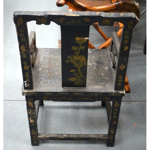 2191 - AN EARLY 20TH CENTURY CHINESE BLACK LACQUERED CHAIR Late Qing/Republic. 95 cm x 50 cm.