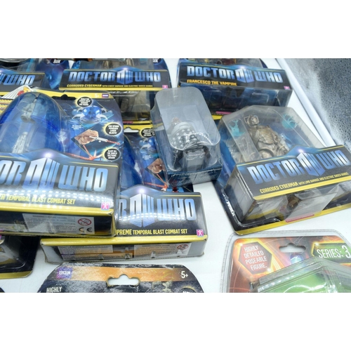 2507 - A collection of Dr Who series 6 boxed collectable figures