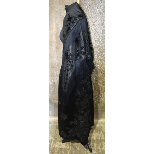 2519 - A Vintage Heavy satin skirt together with a shawl.