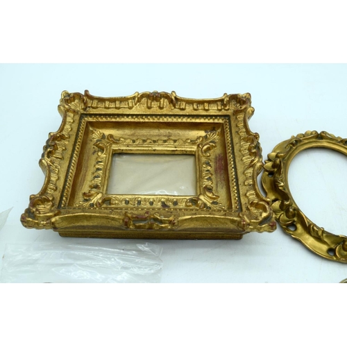 2521 - Miscellaneous collection picture frames, gilded and miniatures together with glass. Qty.