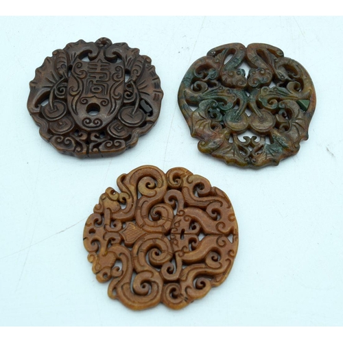 2526 - Three Chinese hard stone pendants 7cm (3).