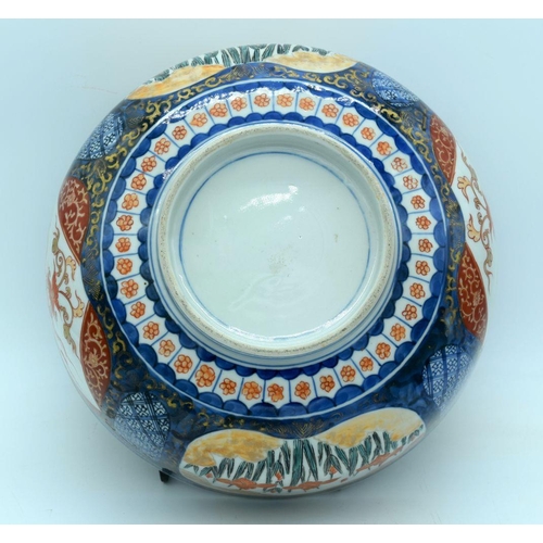 2534 - A large Japanese Imari bowl 29cm x13cm.