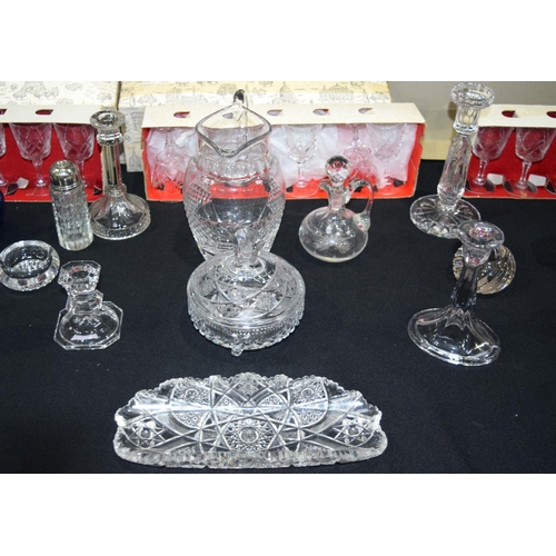 2559 - Collection of glass items bowls, vases glasses  etc Qty.