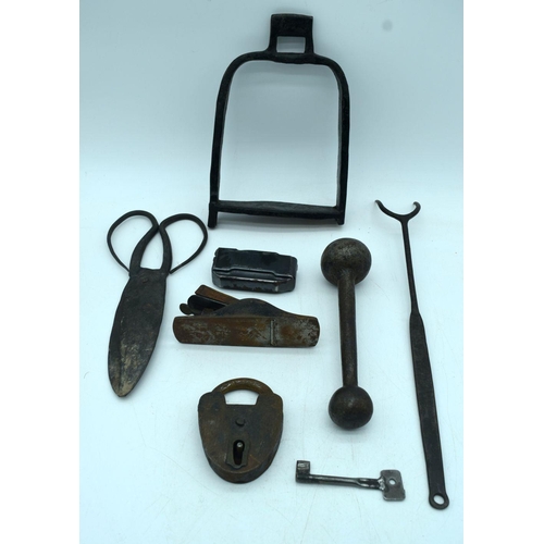 2582 - Interesting collection of vintage metal objects including shearing scissors ,forks, padlock etc (7)