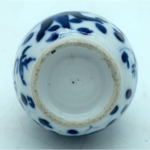 2596 - A Chinese blue and white  double Gourd vase decorated with d  21cm.